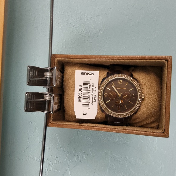 Women's Michael kors watch - Picture 3 of 5